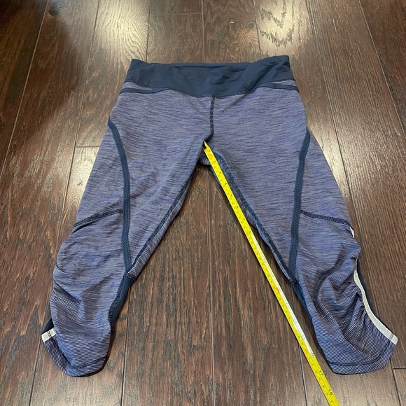 Lululemon Women  Pace Crop Capri Leggings Blue Stripe Reflective  Size 6 - Picture 6 of 7